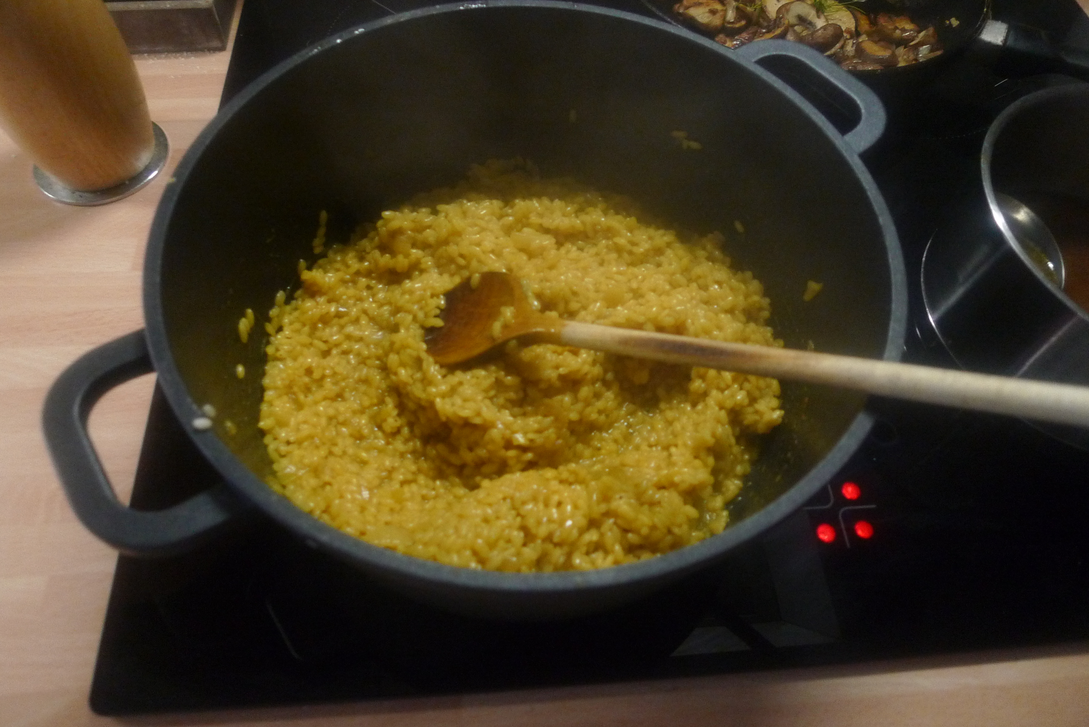 Pilzrisotto-Gurkensalat - 28.9.2014   (2)