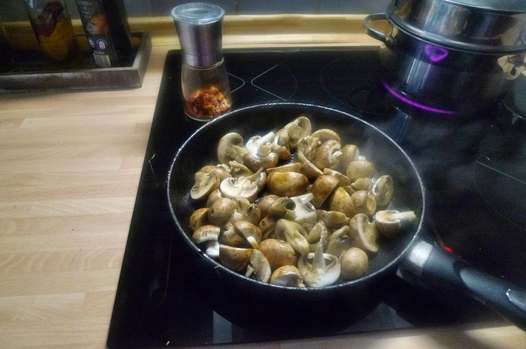 Ratatouille-Joghurtsoße,Pilze,Kartoffeln.4.10.14   (18)