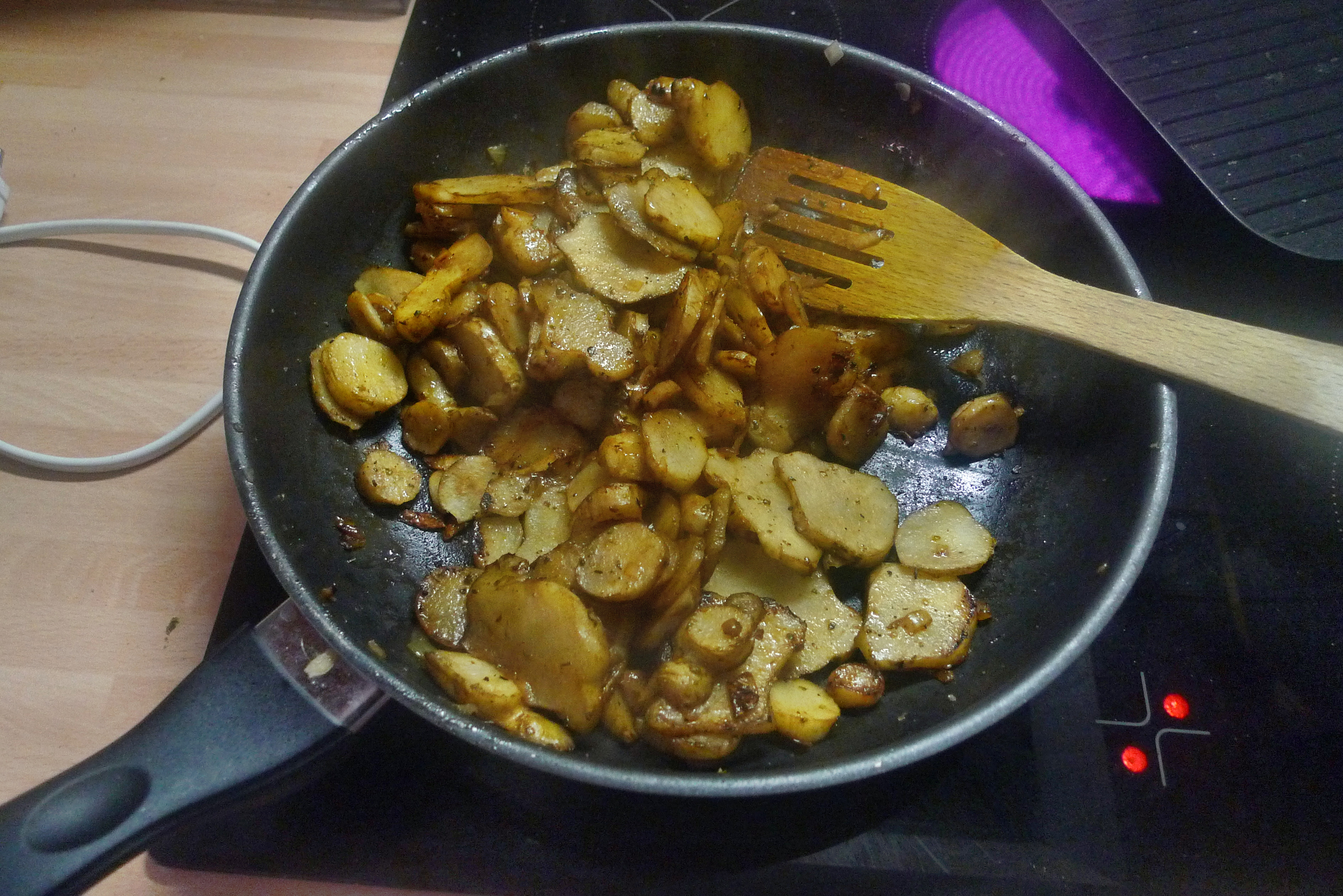 Topinambur-Kohlrabisalat-Gebratene Tomaten-Lachs - 23.10.14   (14a)