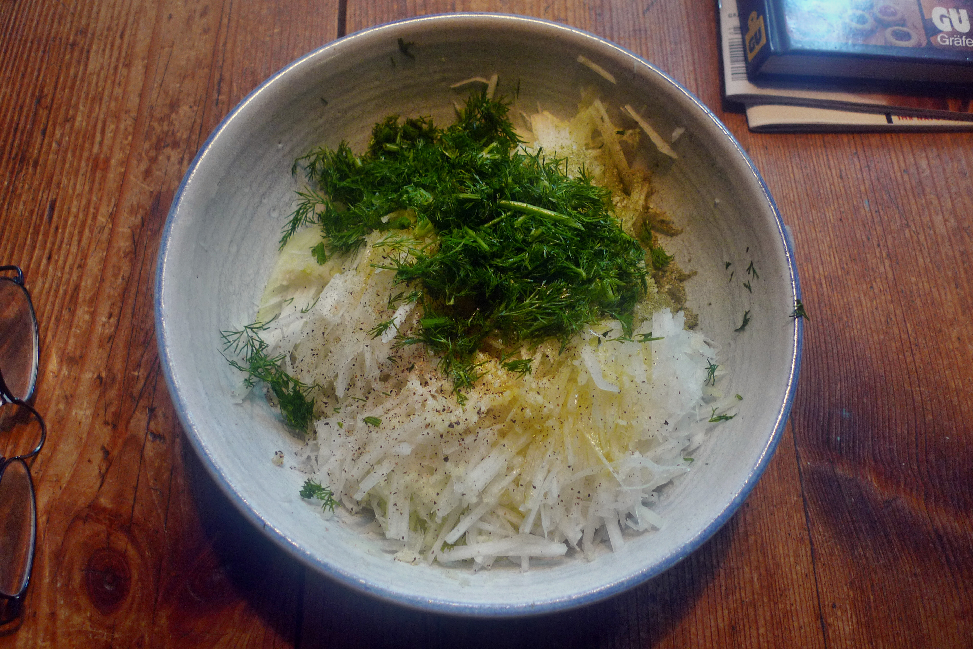Topinambur-Kohlrabisalat-Gebratene Tomaten-Lachs - 23.10.14   (17)