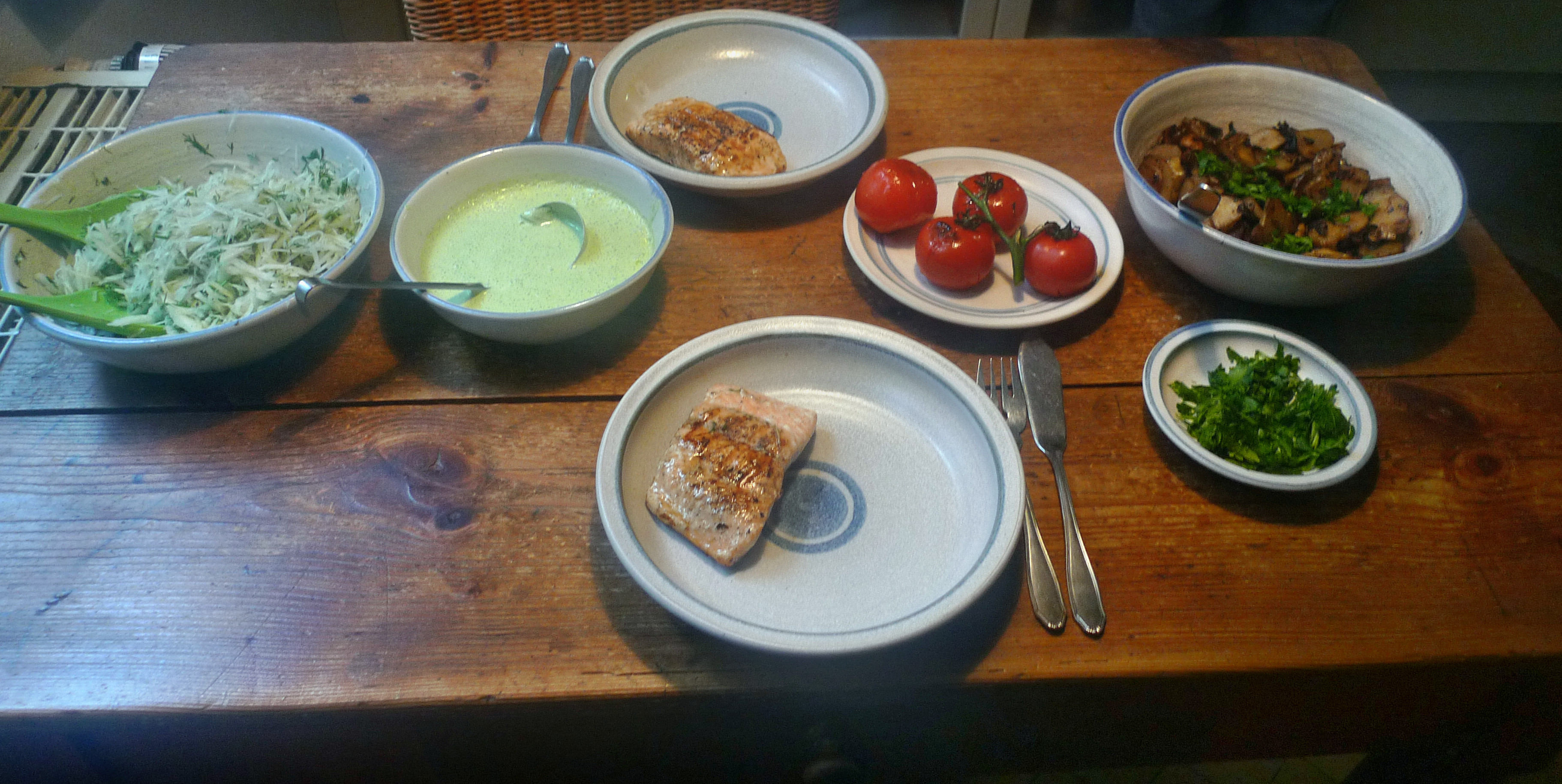 Topinambur-Kohlrabisalat-Gebratene Tomaten-Lachs - 23.10.14   (23)