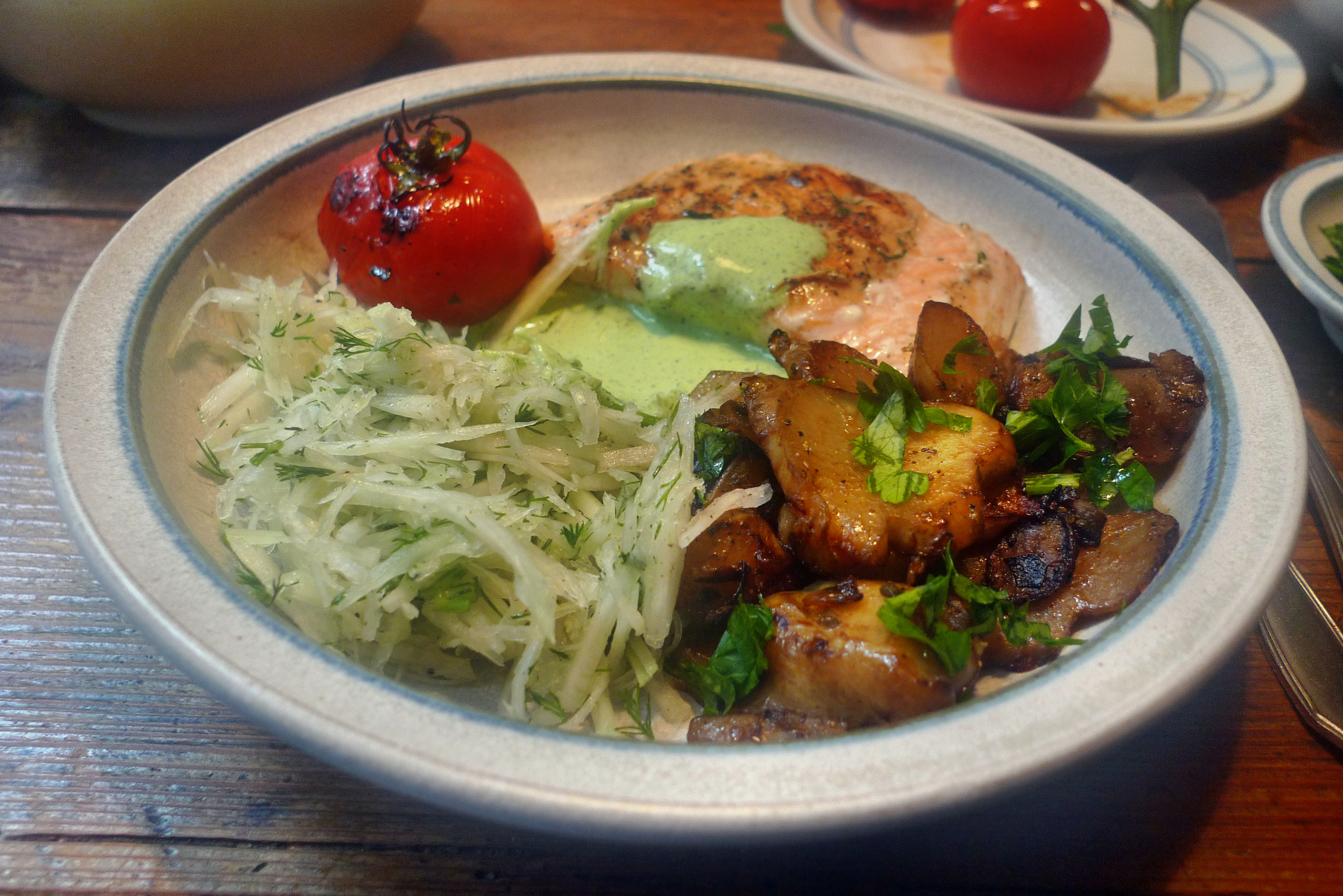 Topinambur-Kohlrabisalat-Gebratene Tomaten-Lachs - 23.10.14   (26)