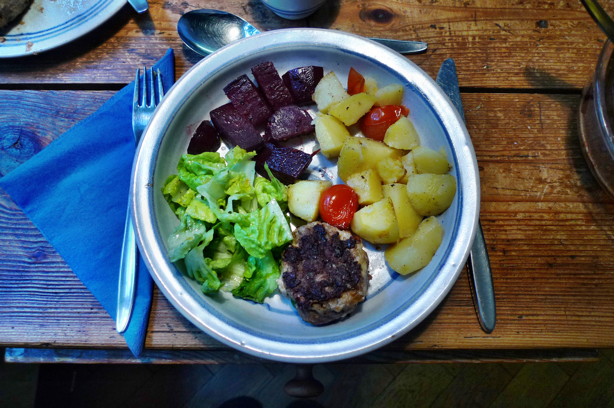 Rote Beete,Kartoffeln,Frikadellen,Salat -9.2.15   (1a)