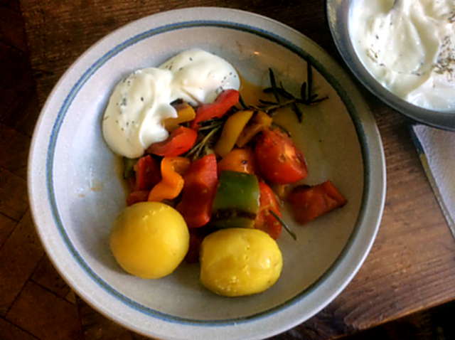 18.4.16 - Paprikapfanne,Joghurtdip,Kartoffeln,vegetarisch (1)