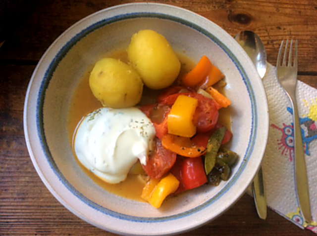 18.4.16 - Paprikapfanne,Joghurtdip,Kartoffeln,vegetarisch (11)