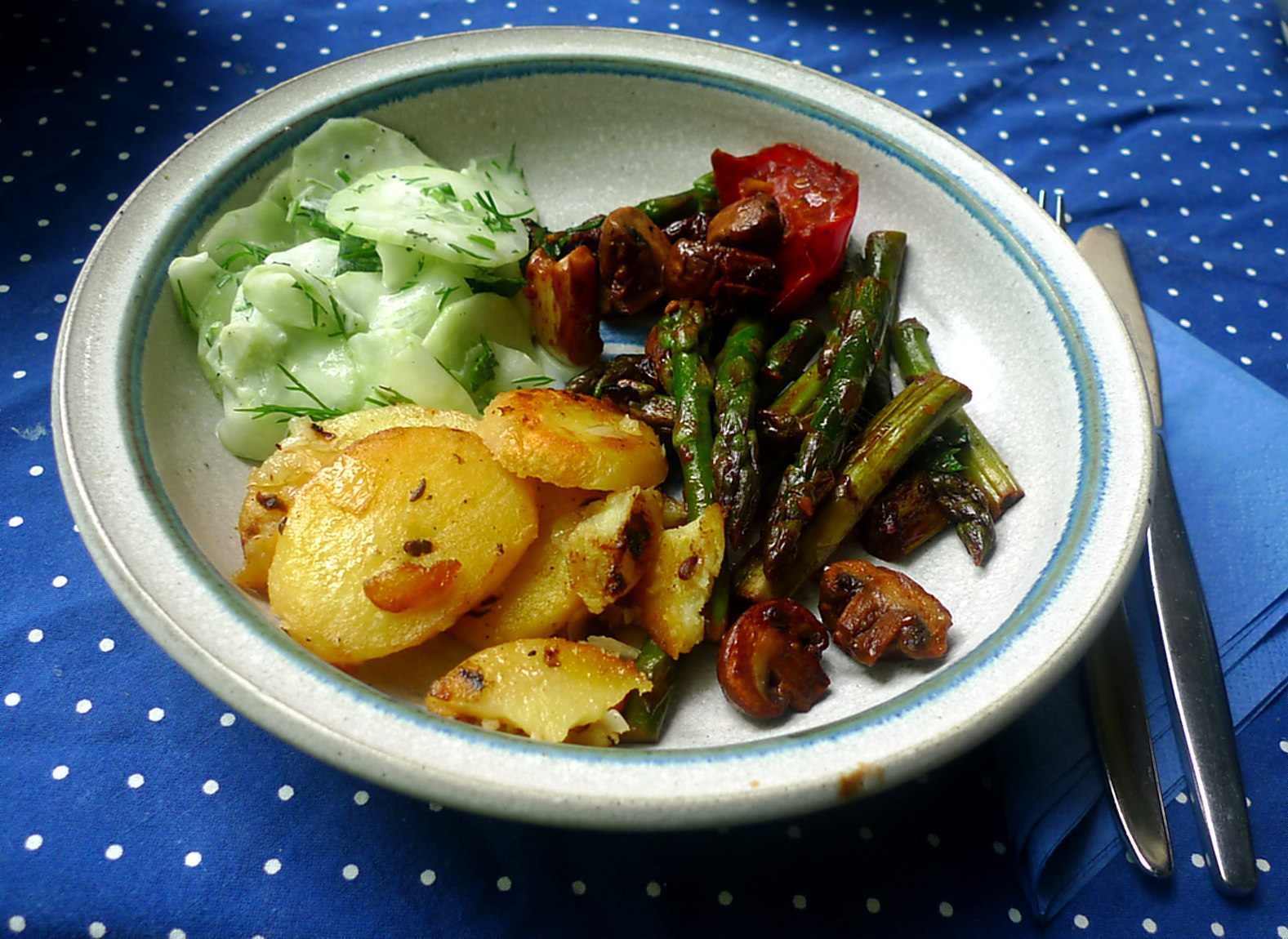 30.5.16 - Grüner Spargel,Champignon,Bratkartoffeln,Gurgensalat (10)