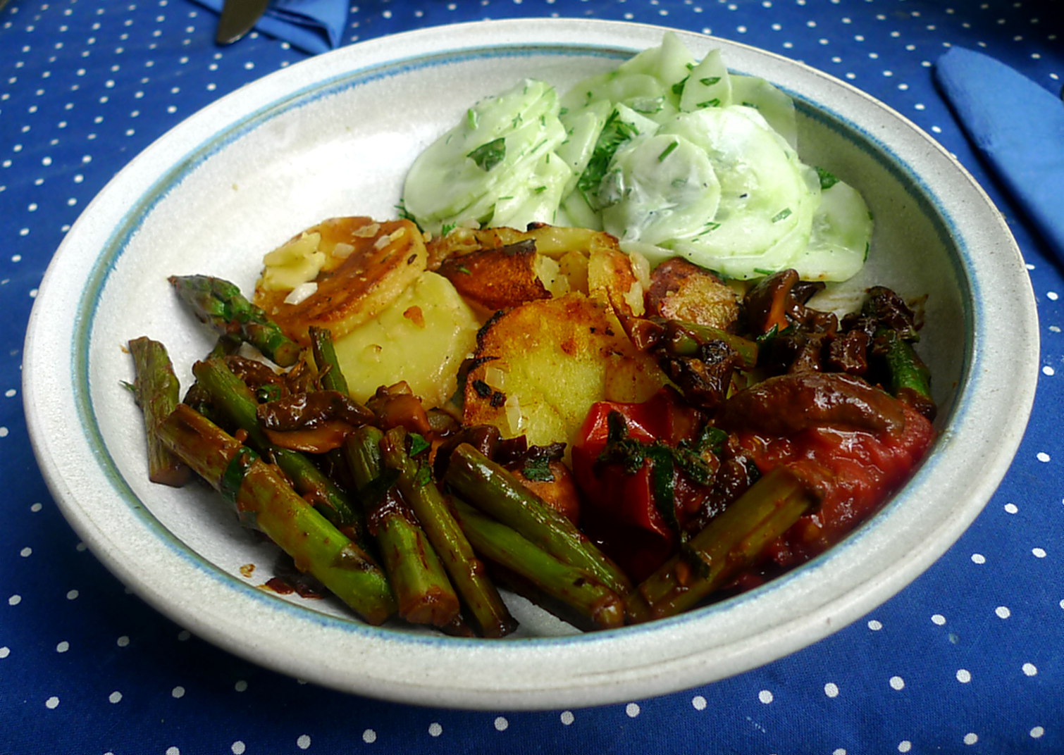 30.5.16 - Grüner Spargel,Champignon,Bratkartoffeln,Gurgensalat (11)