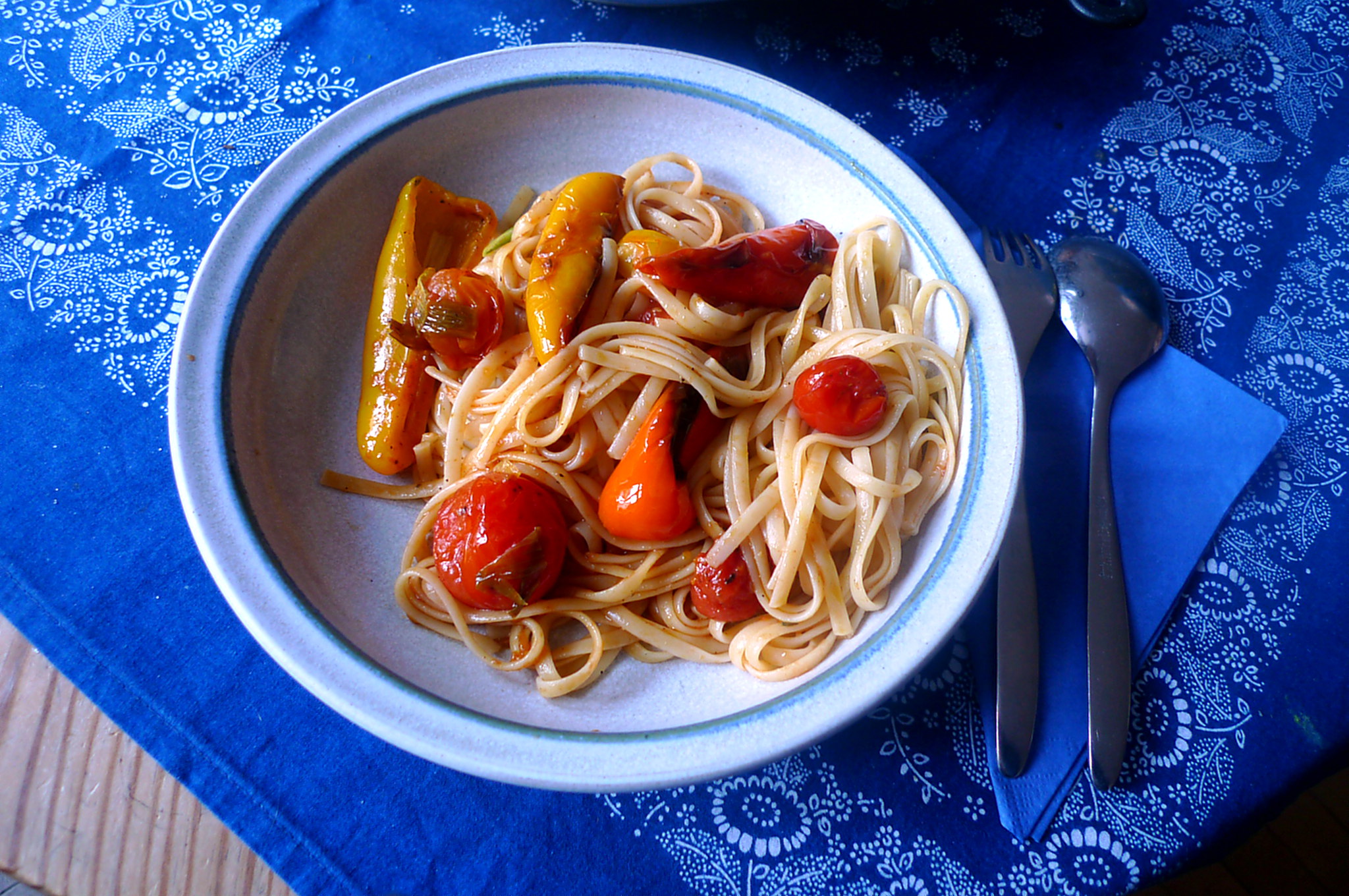Linguine,Tomaten,Paprikapfanne,vegetarisch (11).JPG