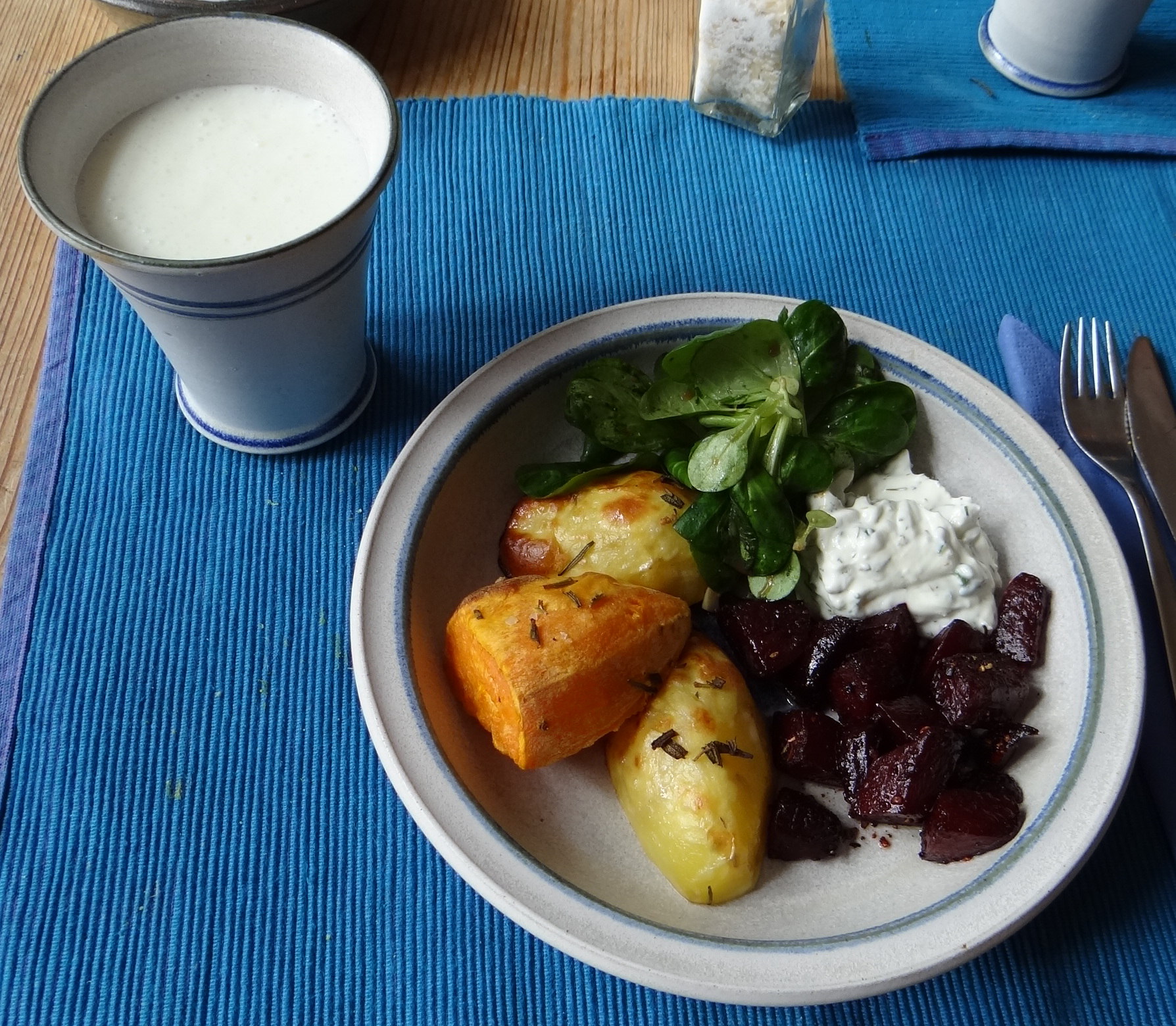 rote-beetegemuseofenkartoffelquark-dipfeldsalat-1