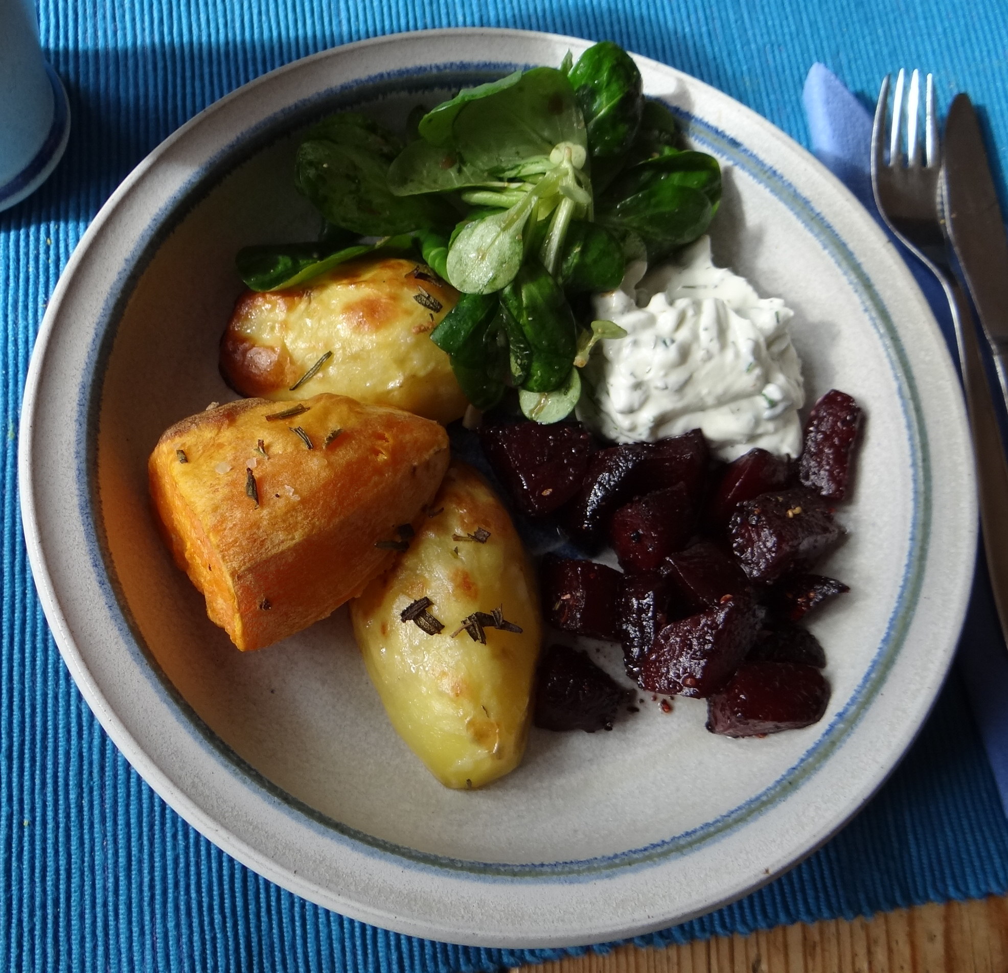 rote-beetegemuseofenkartoffelquark-dipfeldsalat-17
