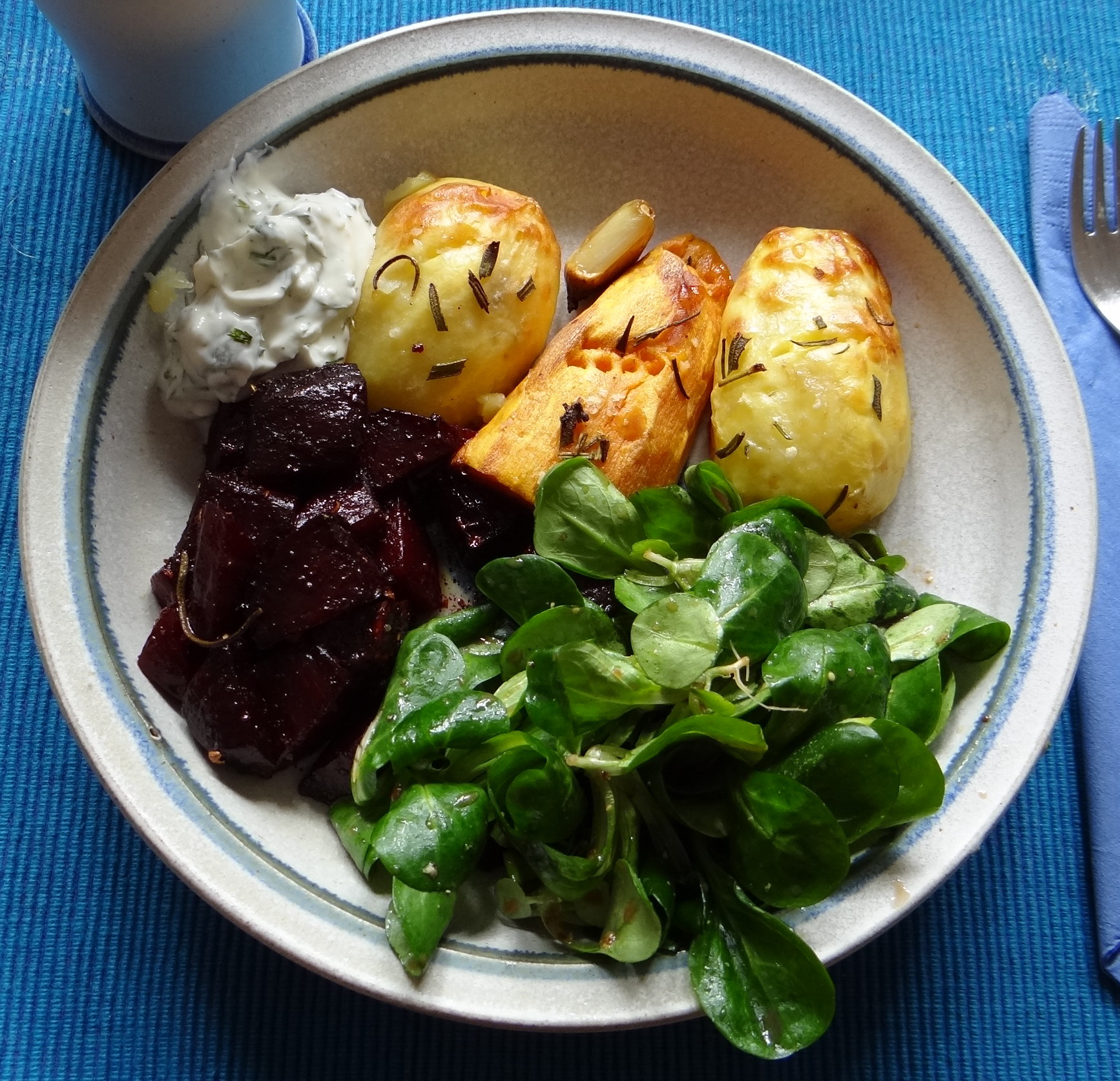 rote-beetegemuseofenkartoffelquark-dipfeldsalat-18