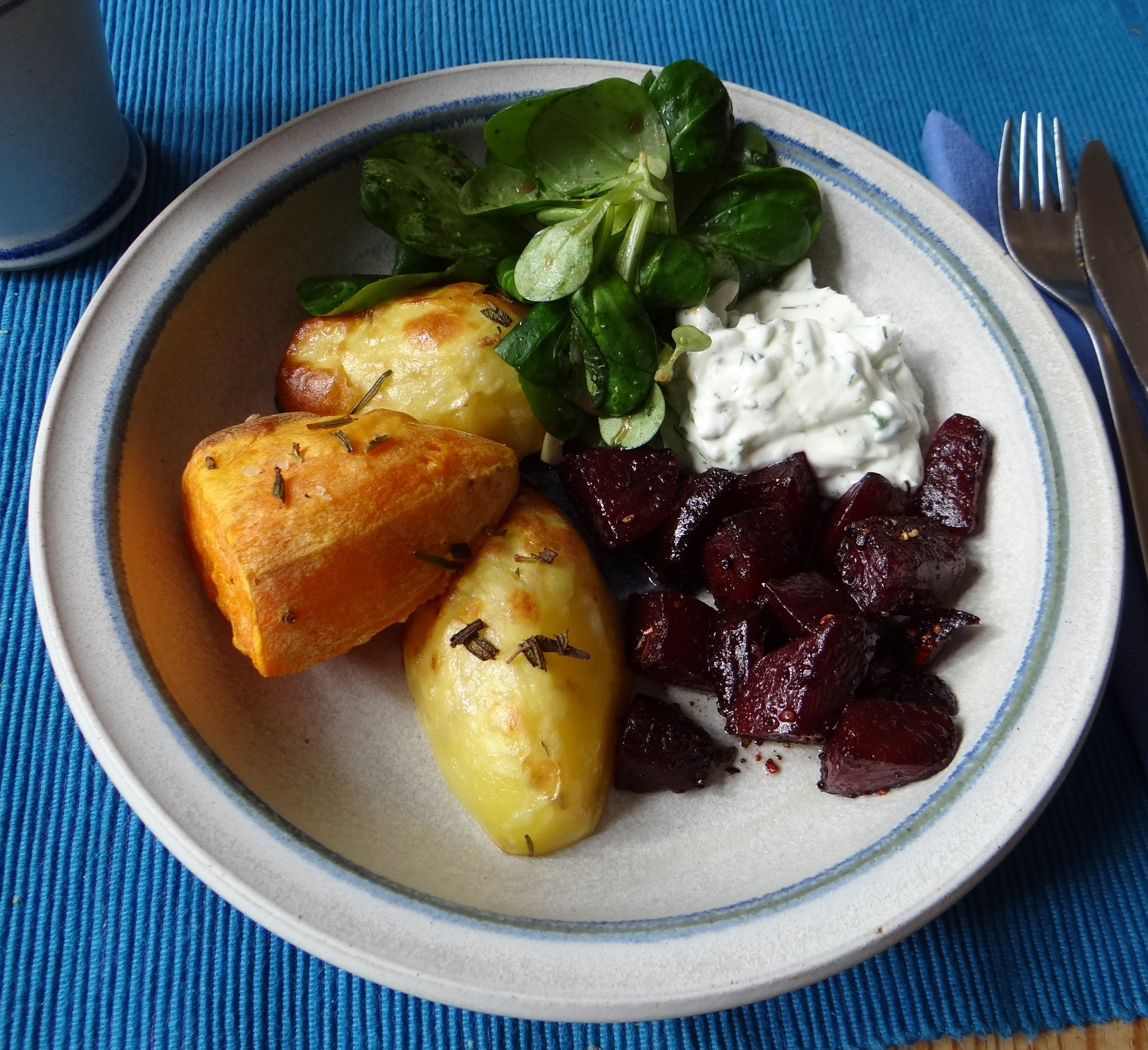 rote-beetegemuseofenkartoffelquark-dipfeldsalat-19