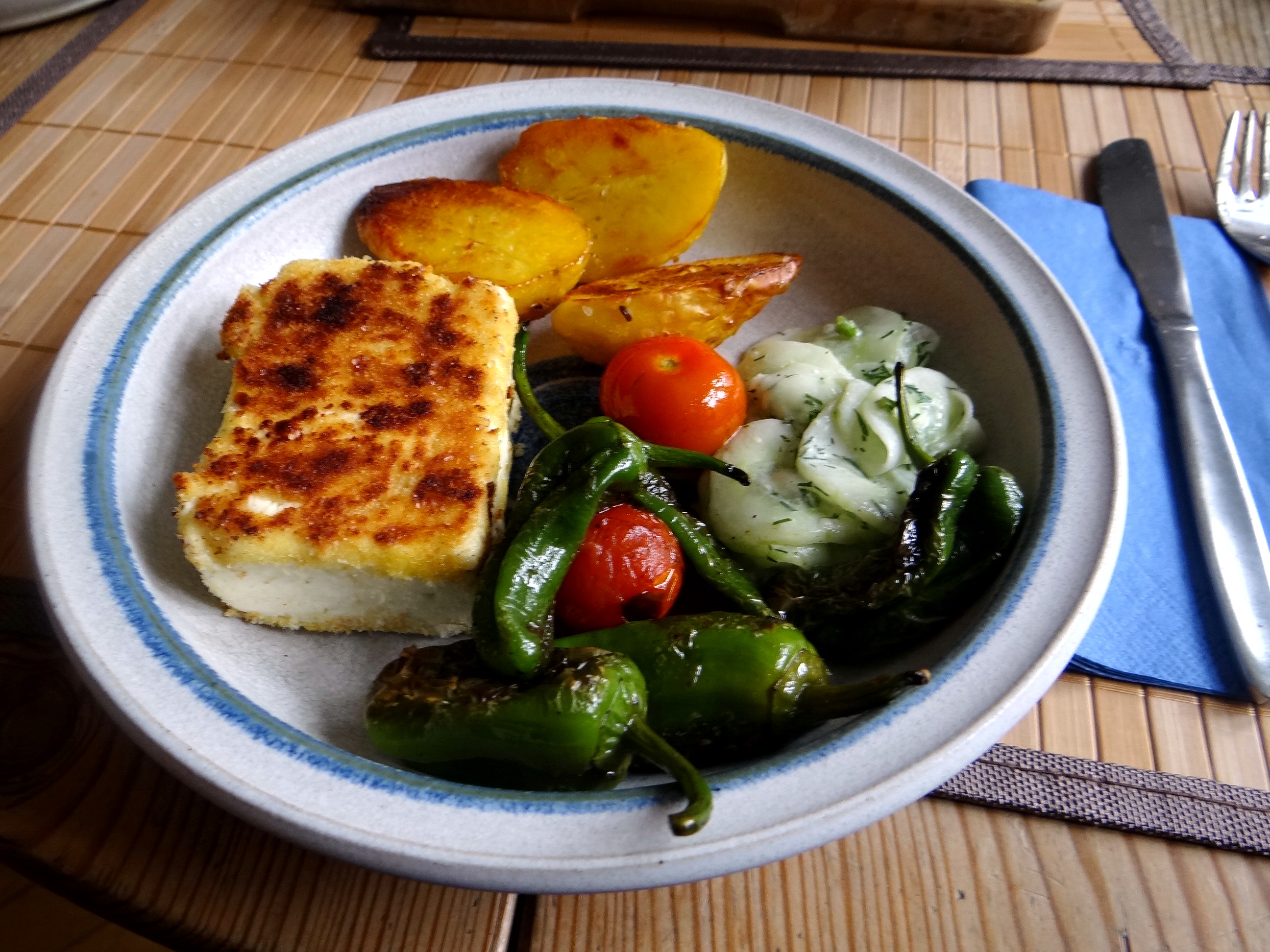 Gebackener Feta,Ofenkartoffel,Pimientos,Gurkensalat,Walleln (15)