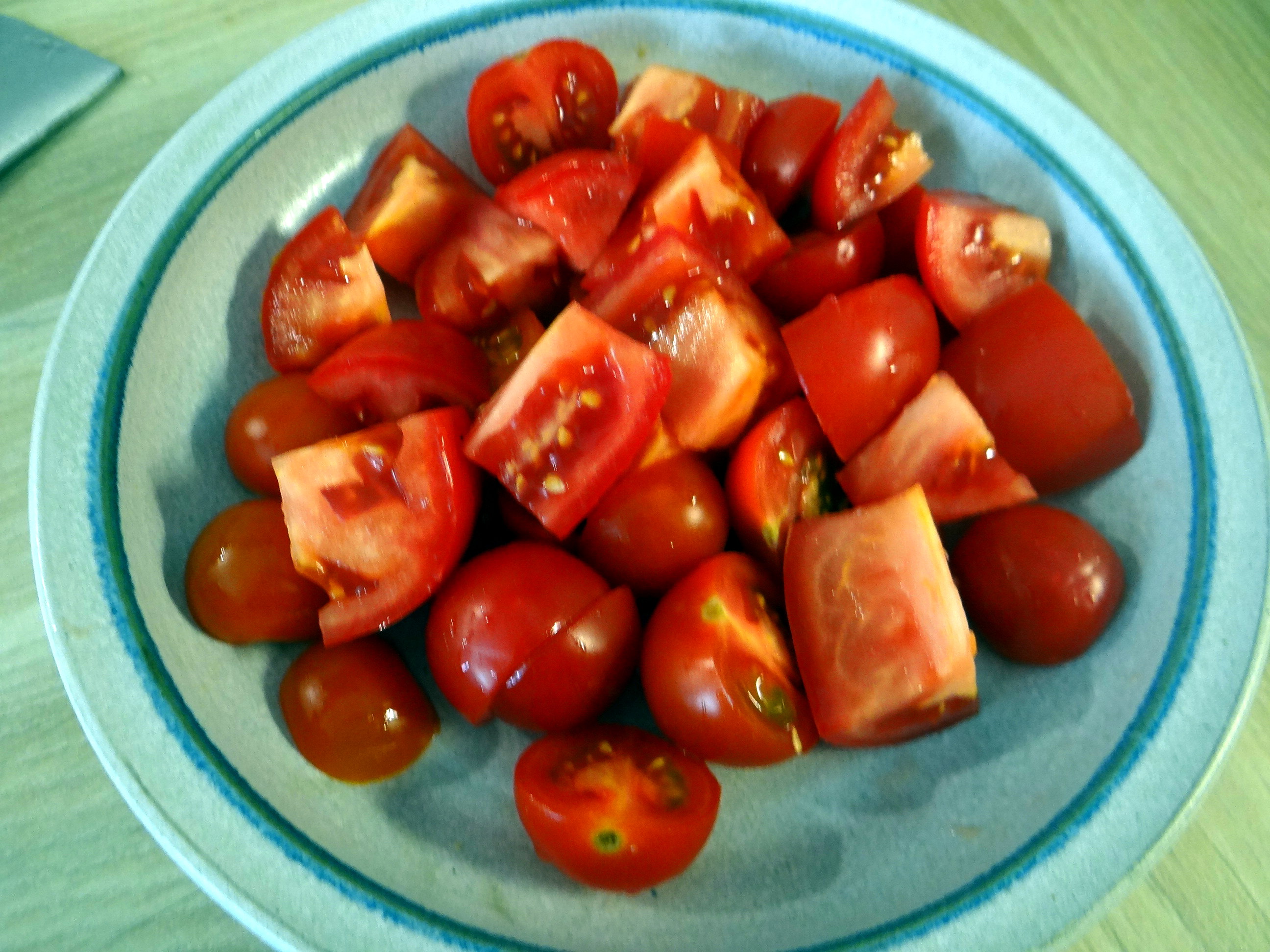 Rührei mit Tomaten,Pellkartoffeln,Gurkensalat,Erdbeeren,vegetarisch (10)