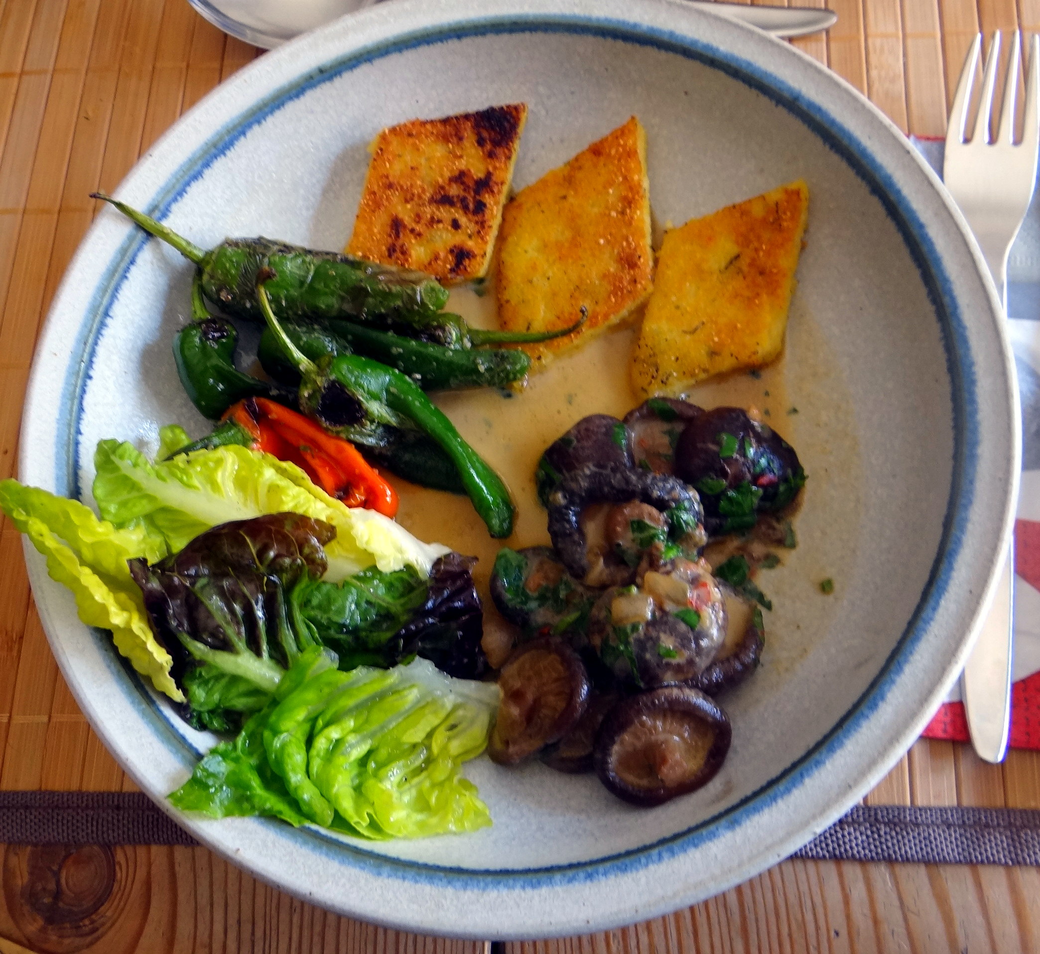 Shitake,Polenta,Pimientos,Salat, (2)