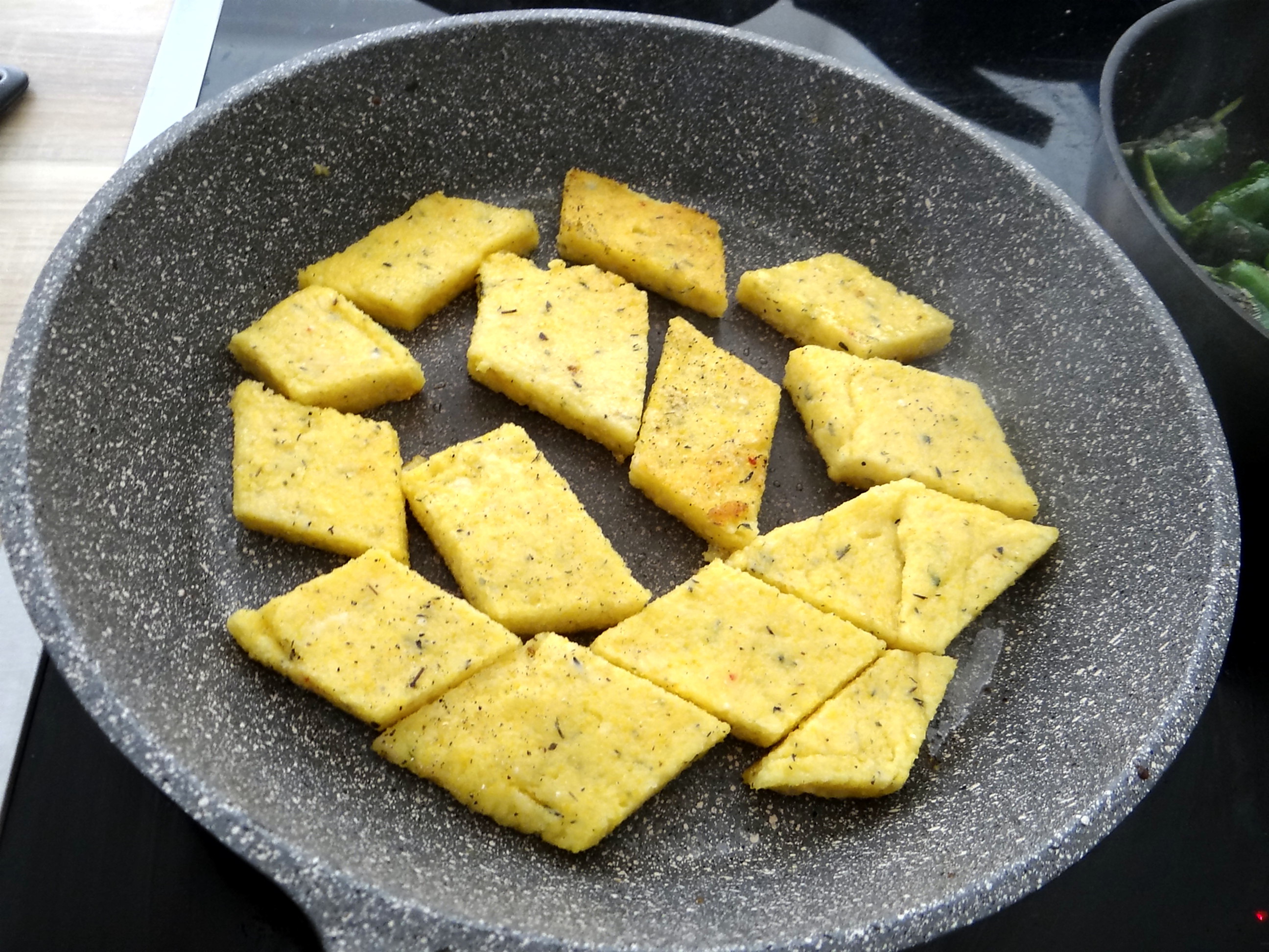 Shitake,Polenta,Pimientos,Salat, (9)