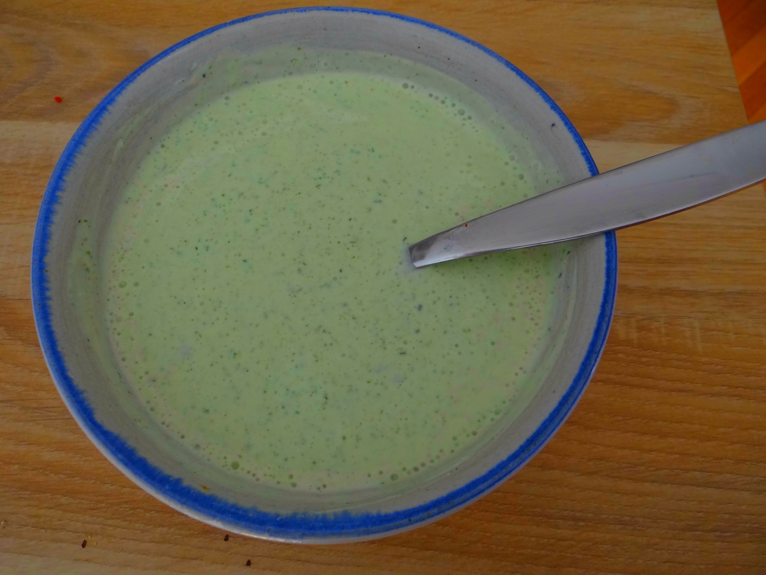 Braqtkartoffeln,Kräutersauce,Salat,Pflaumenkuchen (5)