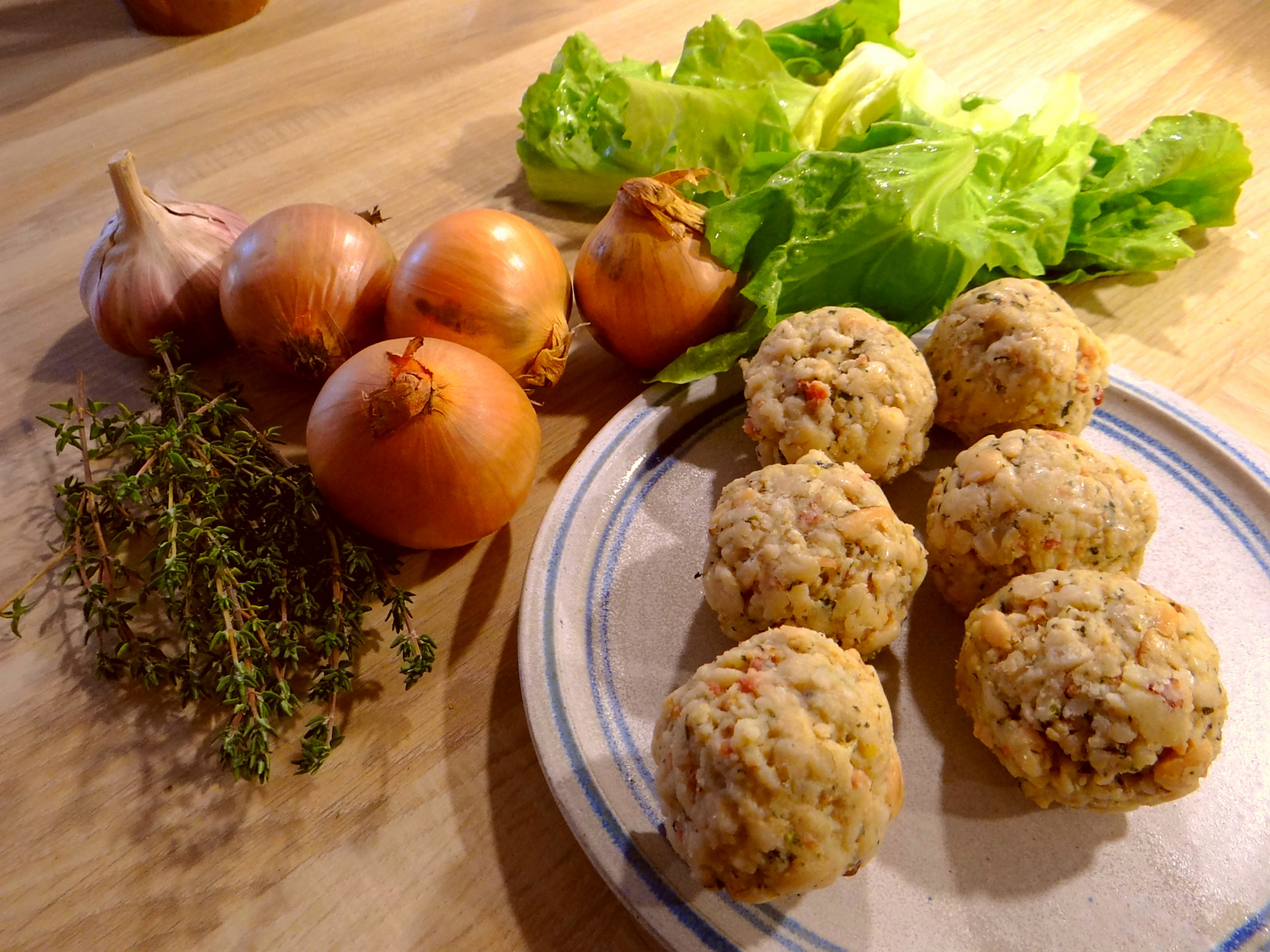 Zwiebelsauce,Speckknödel,Rote Beete Salat (5)
