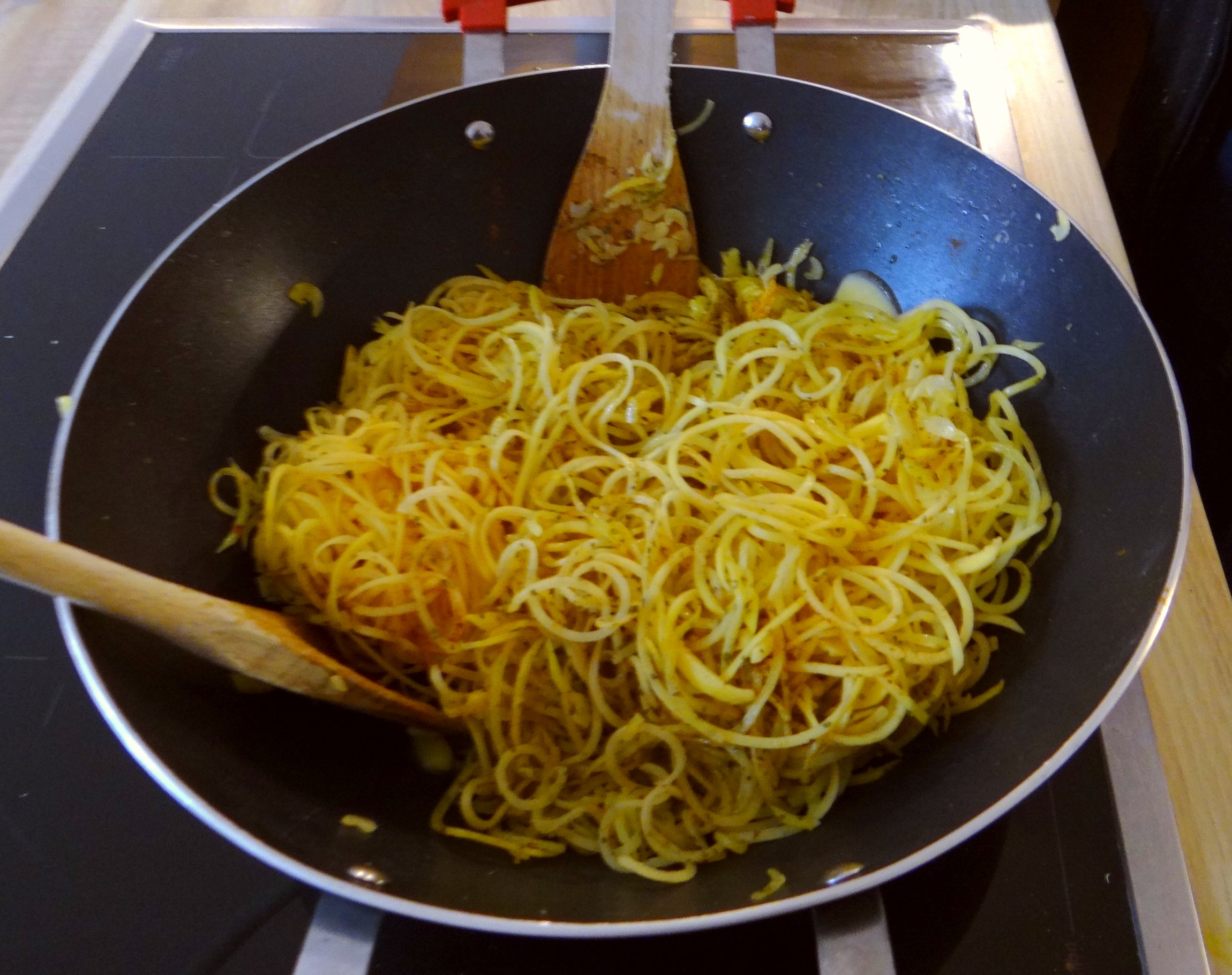 Kartoffel Nudeln,Kräuter Dip,Frisee (12)