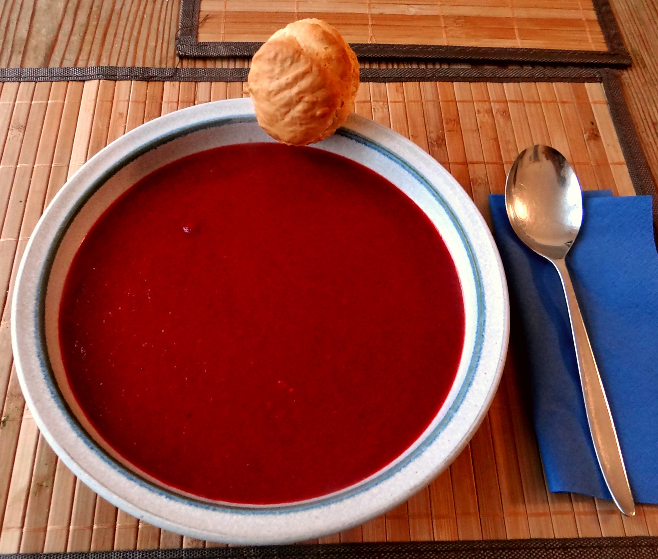 Rote Beete Suppe,Muffin (1)