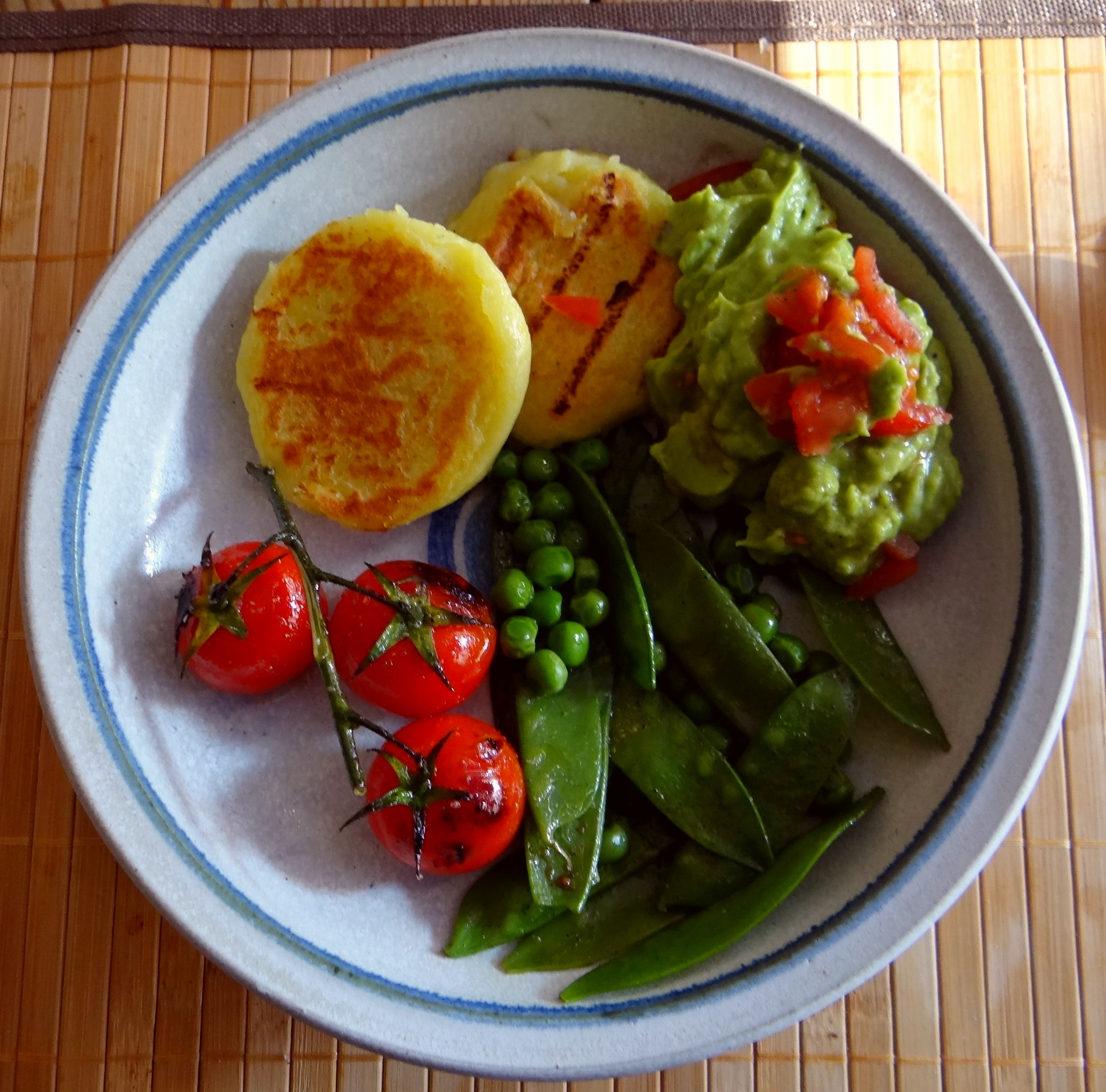 Kartoffel Taler,Guacamole,Gemüse (16)