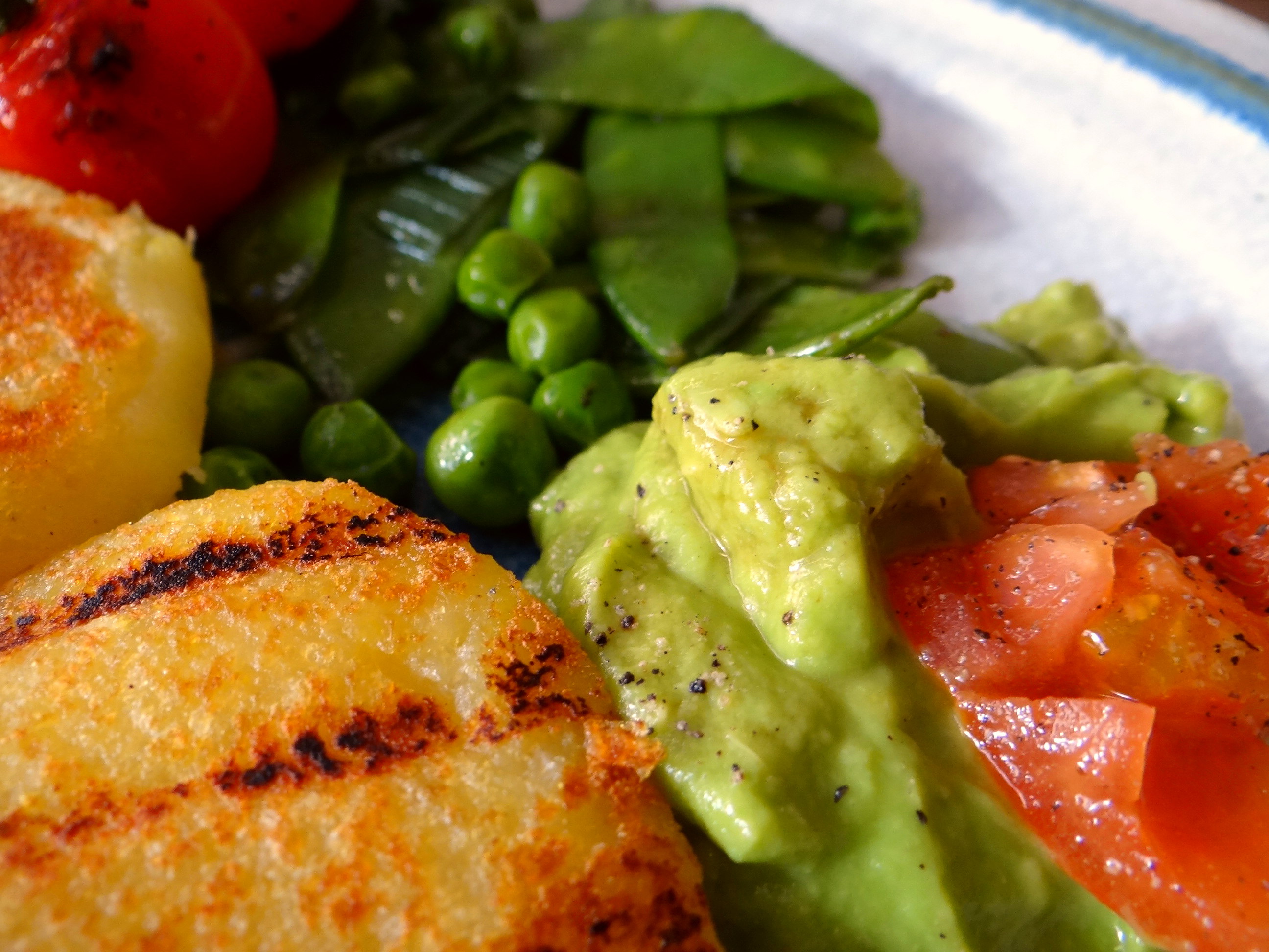 Kartoffel Taler,Guacamole,Gemüse (2)