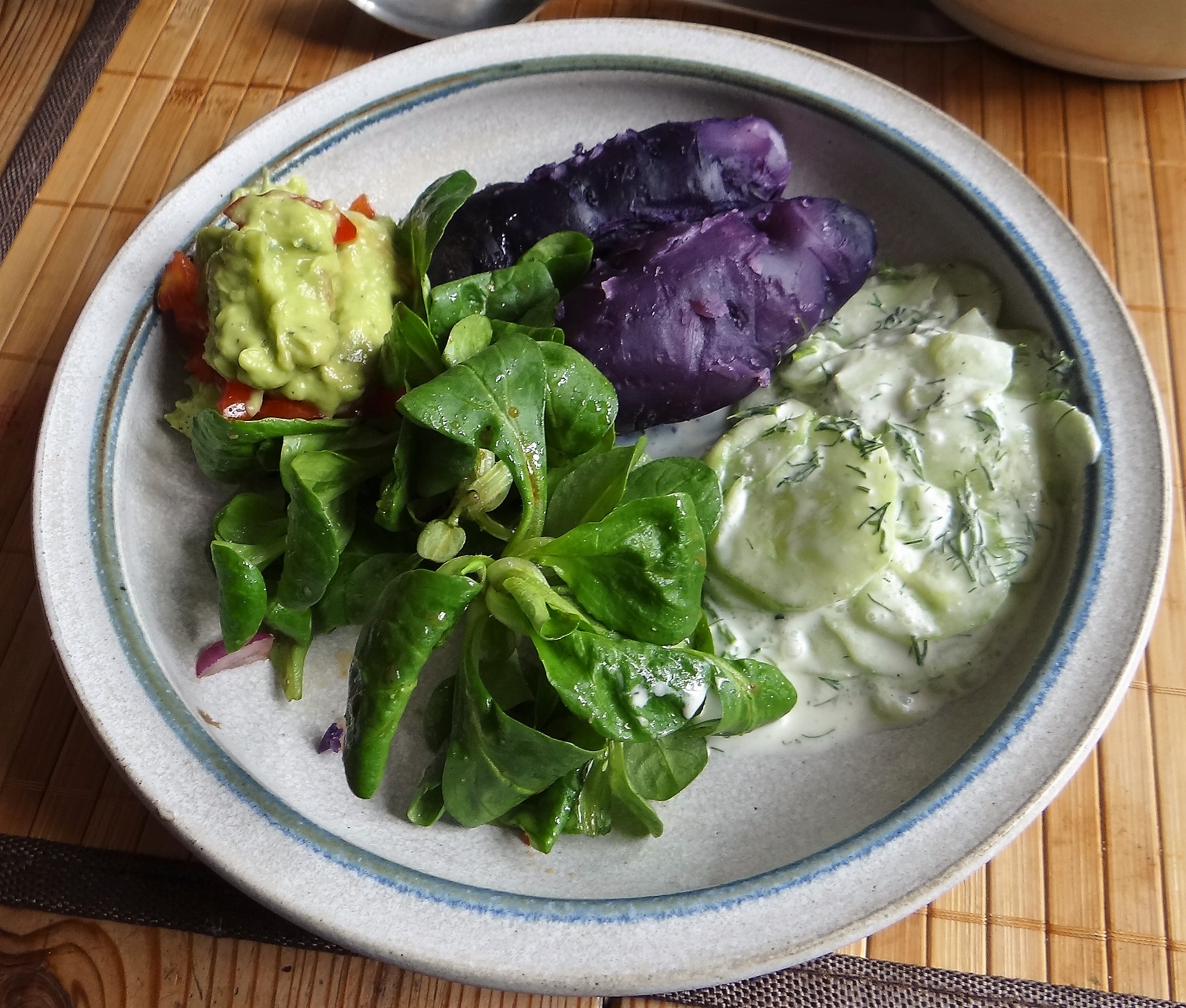 Lila Kartoffel,Guacamole,Salate (1)