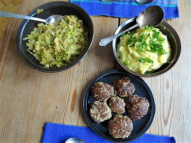 Frikadellen mit Kraut und Stampf (5)