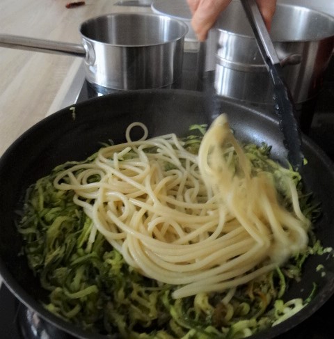Hartweizengries Nudeln mit Zucchini Zoodles (13)