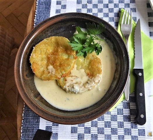 Frittierte Zucchini mit Gorgonzolasauce (1)