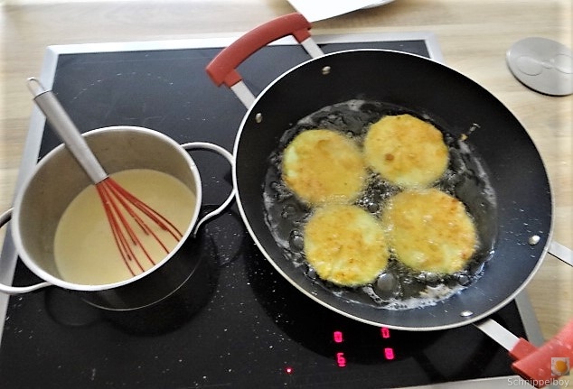 Frittierte Zucchini mit Gorgonzolasauce (20)