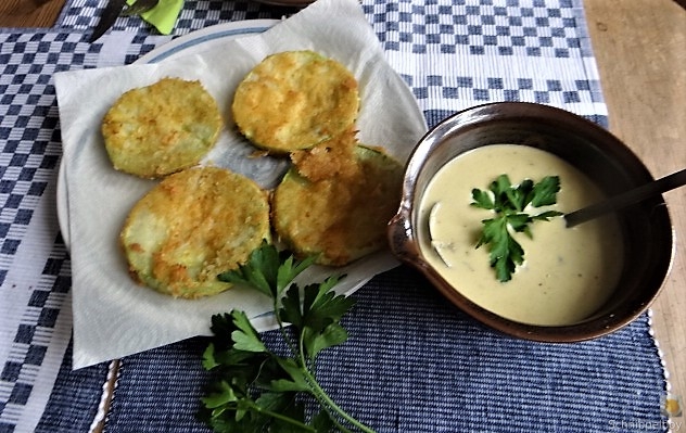 Frittierte Zucchini mit Gorgonzolasauce (24)