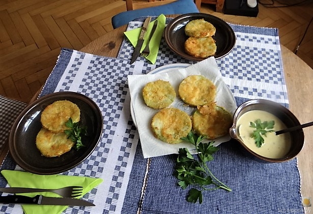Frittierte Zucchini mit Gorgonzolasauce (4)