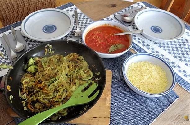 Zucchini ,Kartoffel Zoodles,Tomatensoße (28)