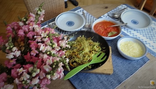 Zucchini ,Kartoffel Zoodles,Tomatensoße (30)