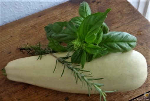 Zucchini,Mangold und Reste vom Vortag (5).JPG