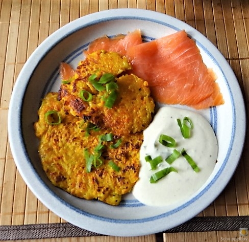 Kürbisrösti,Lachs,Salat,Rhabarberkompott (3)