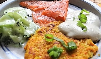 Kürbisrösti,Lachs,Salat,Rhabarberkompott (4)