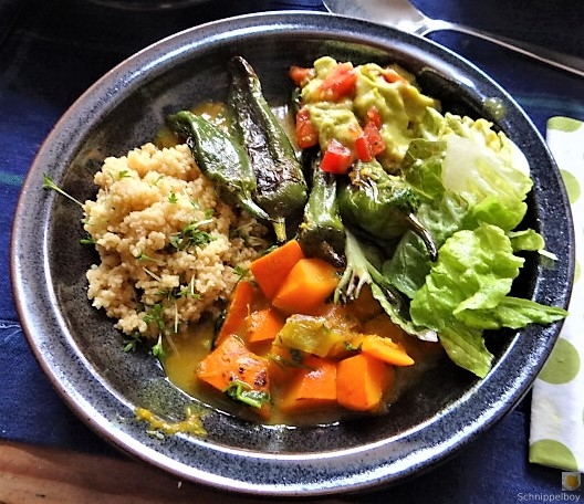 Kürbiscurry,Couscous, Guacamole,Salat (1)