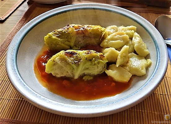Wirsingrouladen mit Tomatensauce (1)