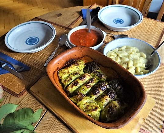Wirsingrouladen mit Tomatensauce (6)