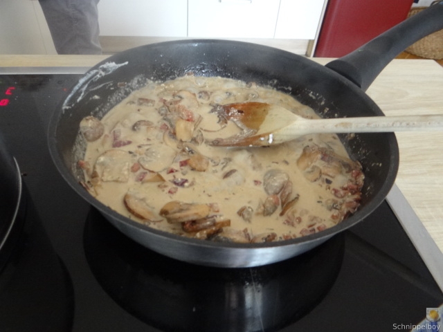 Gefüllte Klöße mit Pilzsauce (24)