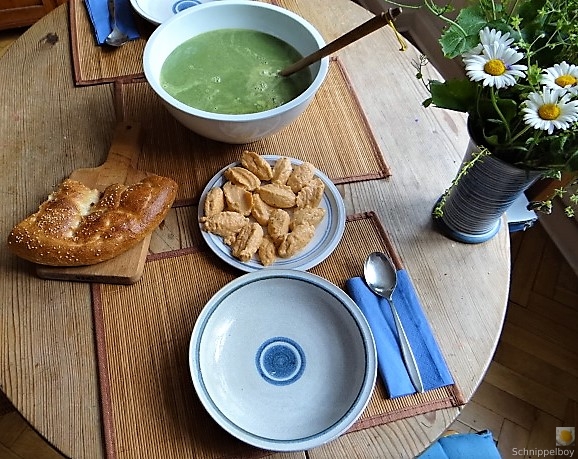 Brennesselsuppe mit Ricottanocken (27)
