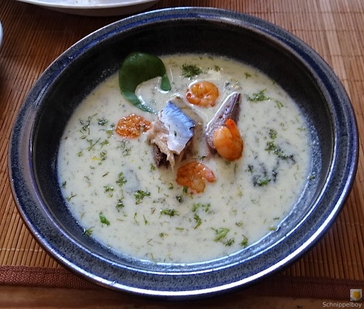 Butermilchsuppe mit geräuchertem Fisch (35)